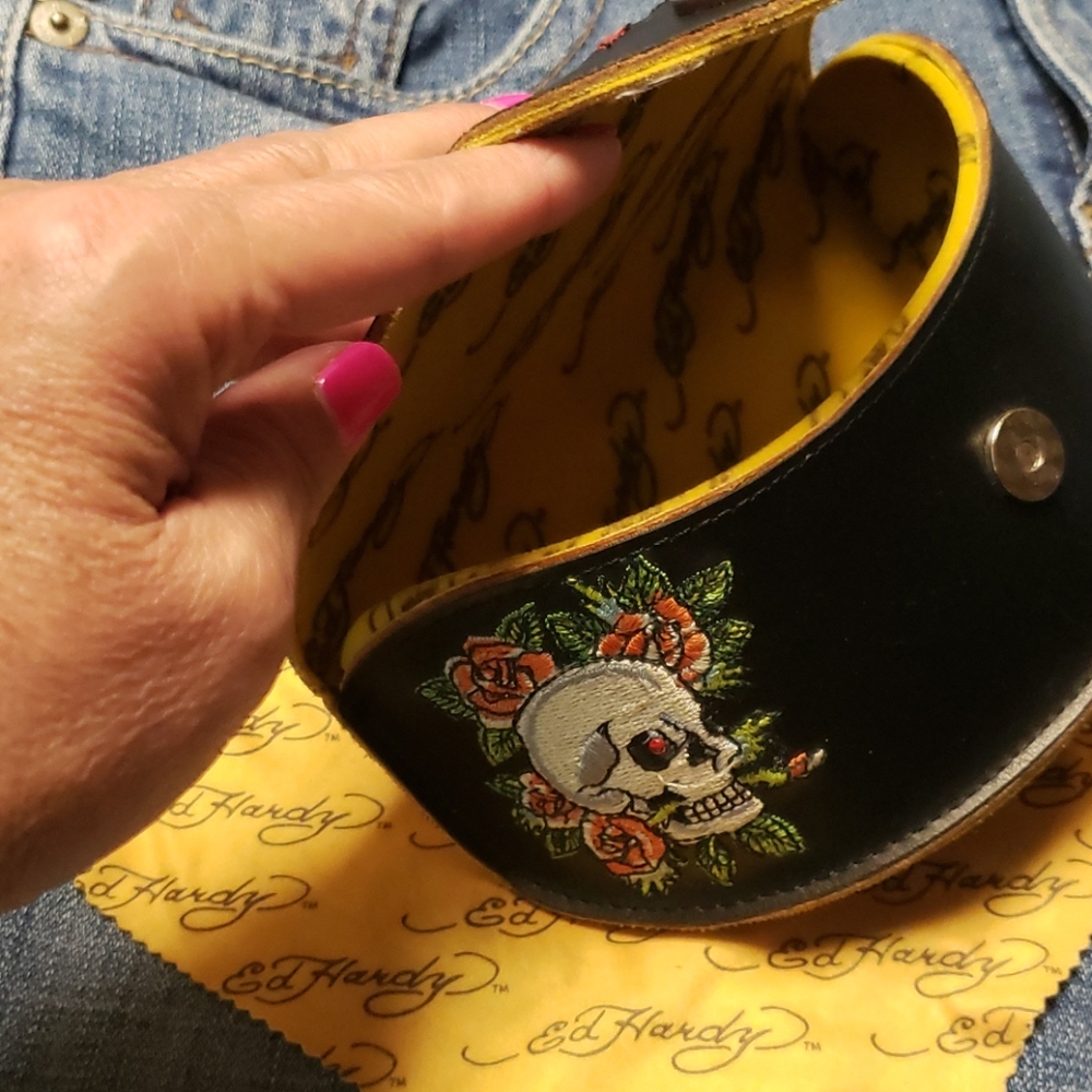 ED HARDY ROSE SUNGLASS CASE - Picture 3 of 5